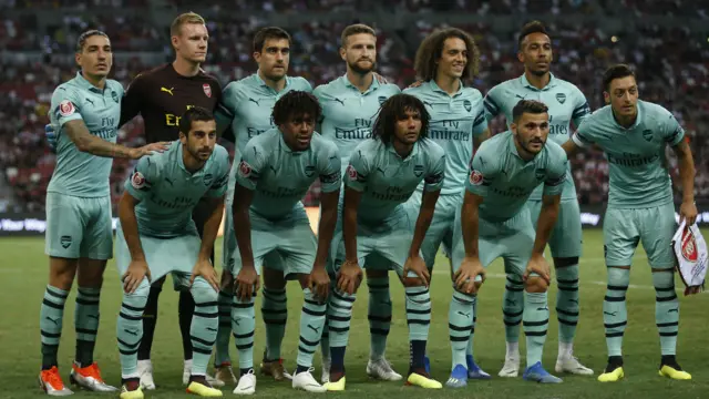 Arsenal pose for a team photo