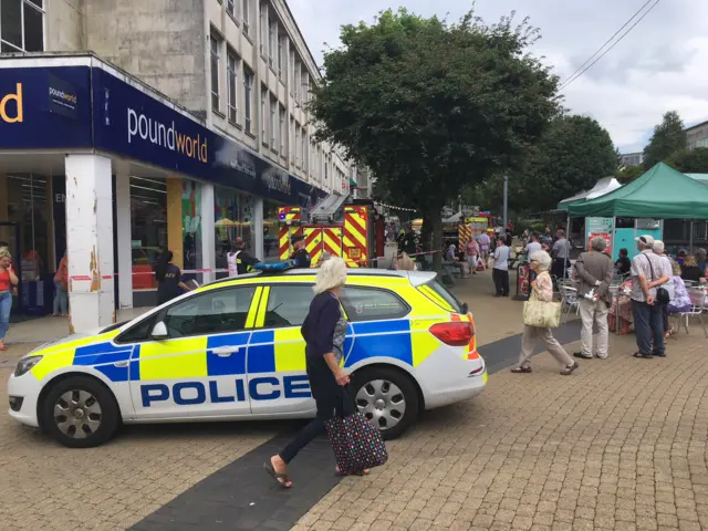 Fallen Poundworld sign