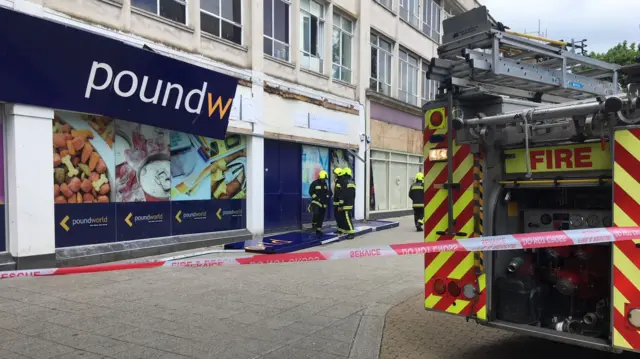 Fallen Poundworld sign