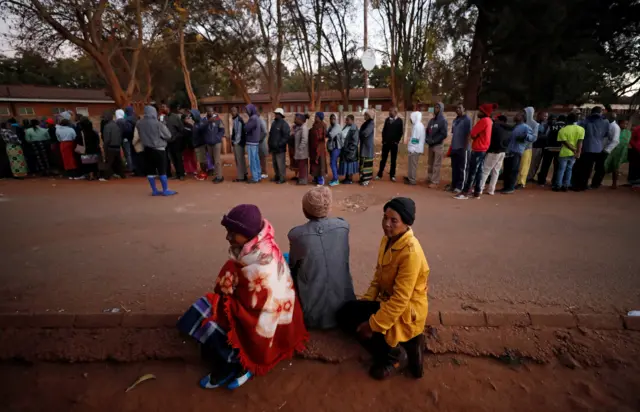 Voters' queue