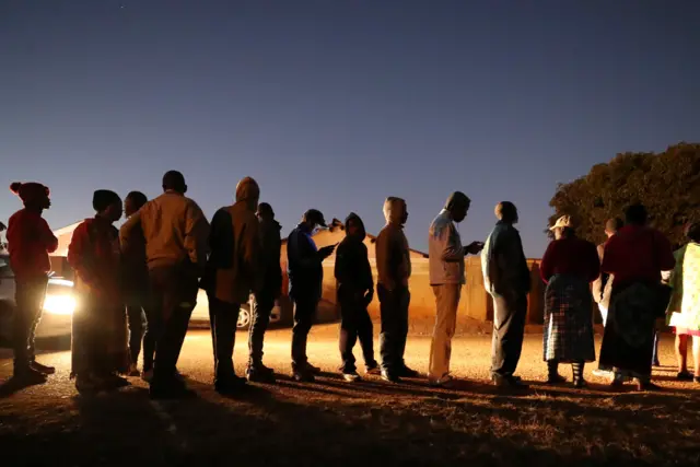 Voters' queue