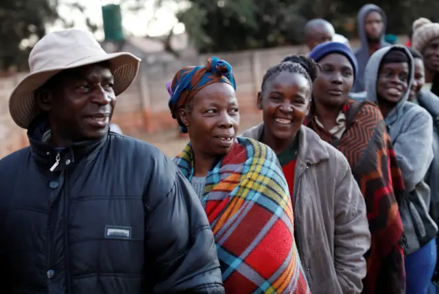 Voters' queue