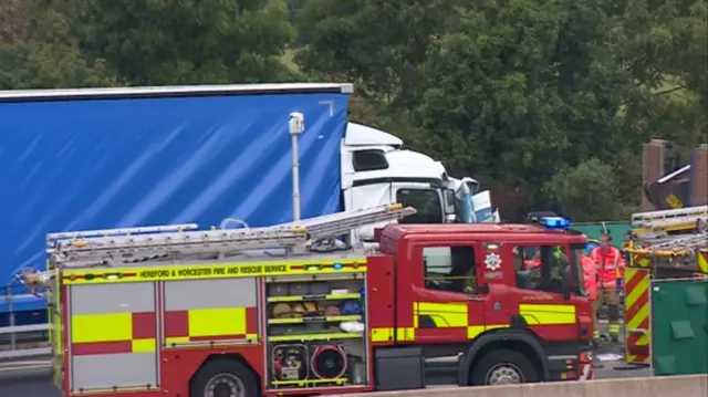 Lorry crash on M5