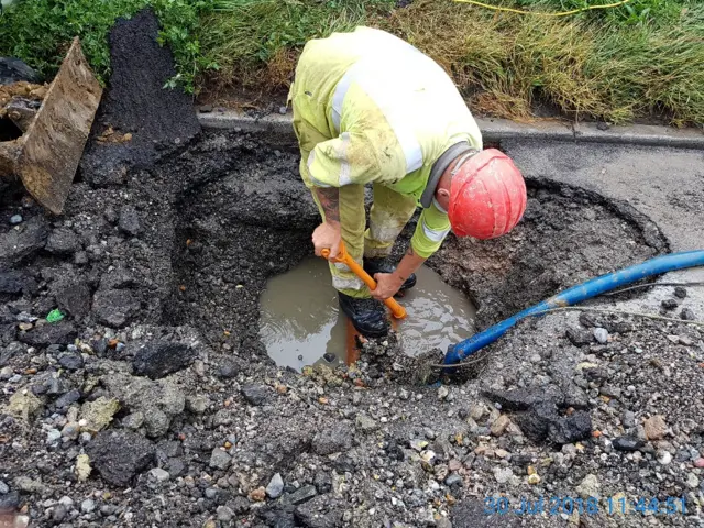 Southern Water work to fix the pipe