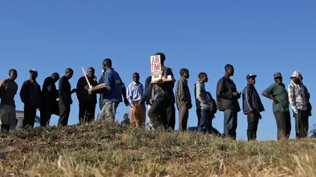 Voters' queue