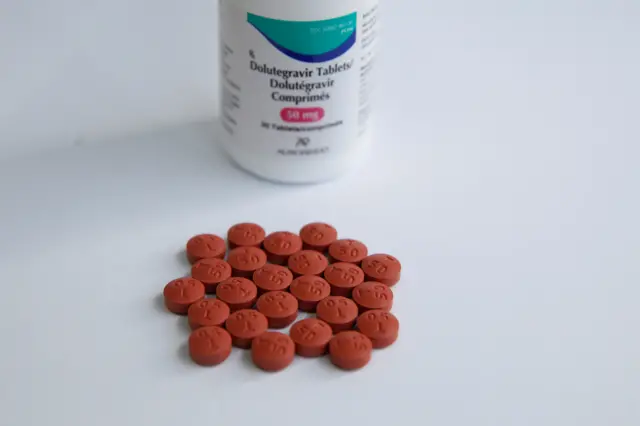 Dolutegravir pills