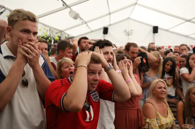 Fans in Wimbledon react