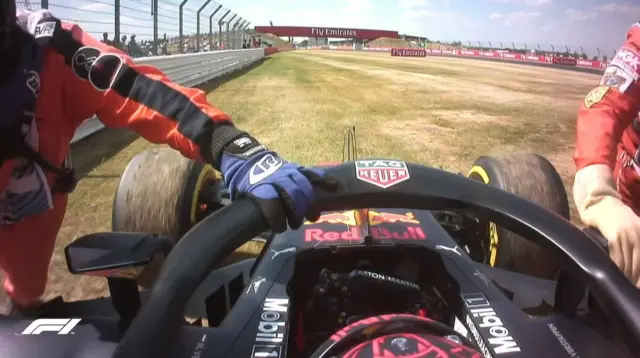 Verstappen out!