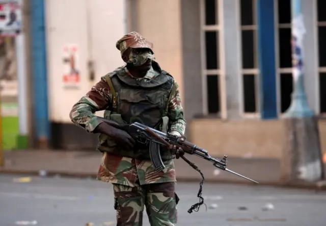 Soldiers move in to disperse crowds of opposition Movement for Democratic Change supporters outside the party"s headquarters in Harare, Zimbabwe, August 1, 2018