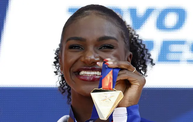 Dina Asher-Smith collects her 200m gold medal at the European Championship