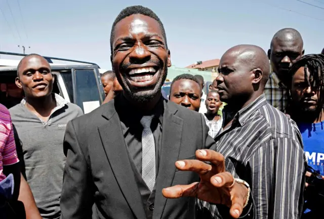 Robert Ssentamu Kyagulanyi commonly known as 'Bobi wine' (C) talks to his supporters in a suburb of Kampala on June 30, 2017