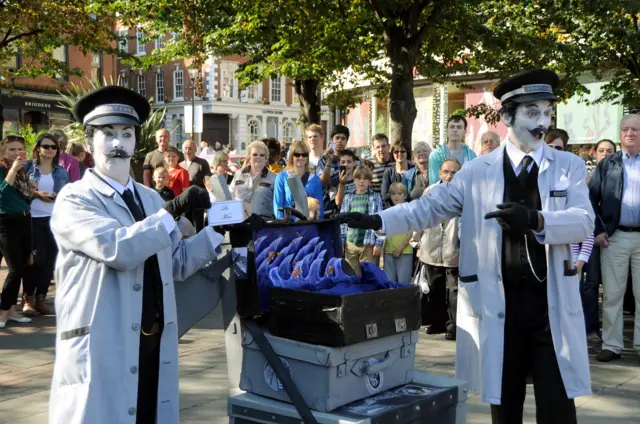 Lost Luggage Porters performing