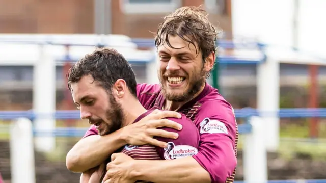 St Johnstone's Tony Watt and Murray Davidson celebrate