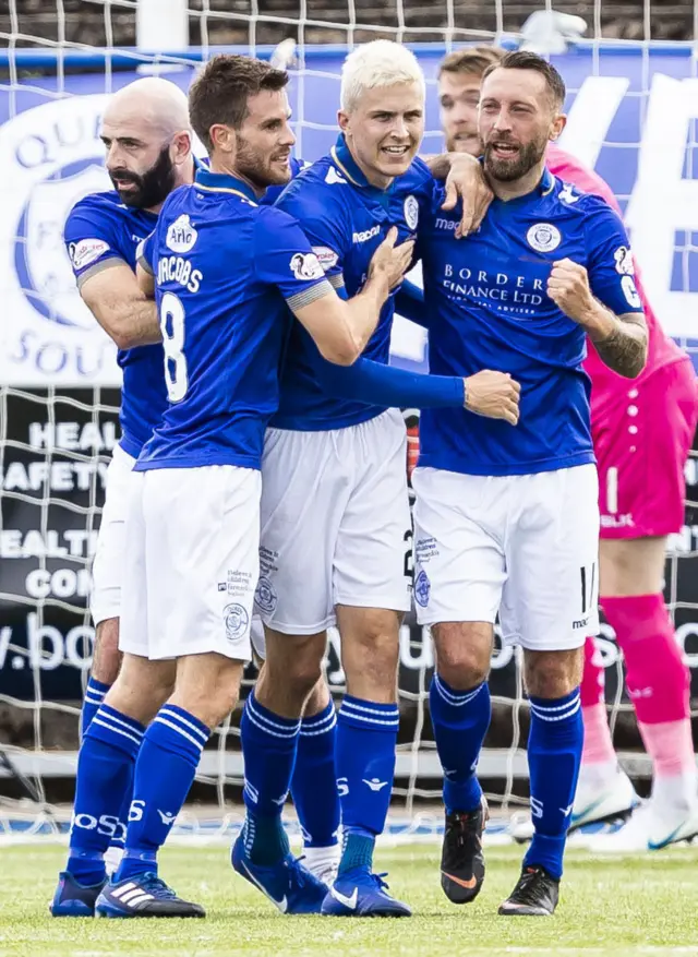 Lyndon Dykes (centre) equalised for Queens