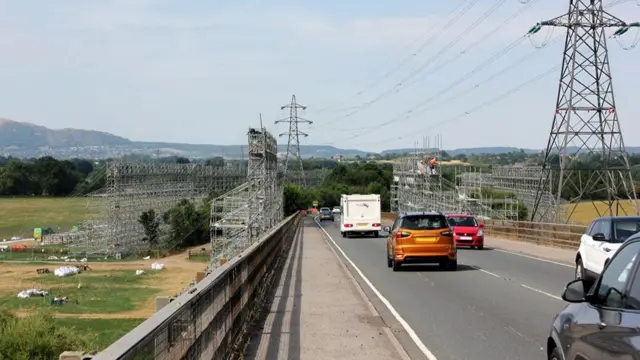 Scaffolding along the route