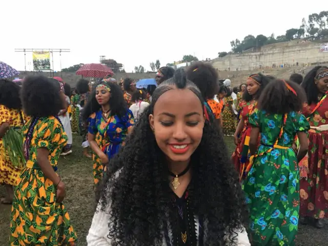 A girl shows her hairstyle