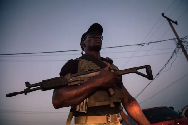 Soldiers of the 21st Motorized Infantry Brigade patrol in the streets of Buea, South-West Region of Cameroon on April 26, 2018. - A social crisis that began in November 2016 has turned into armed conflict since October 2017