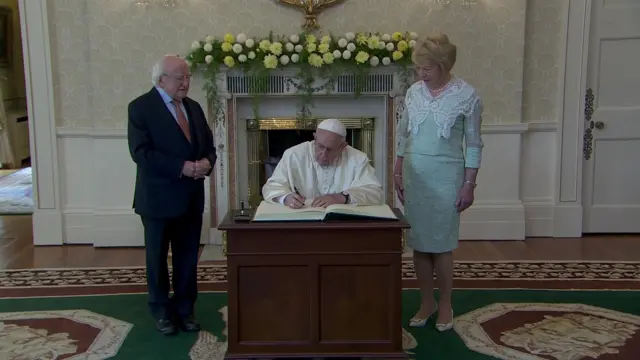 Pope Francis signs visitors book in Áras an Uachtaráin