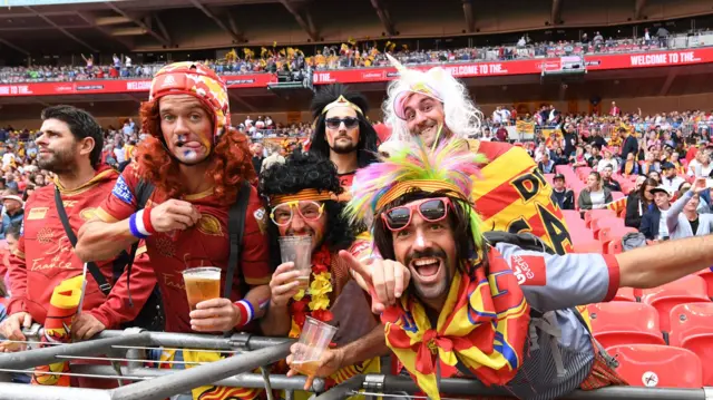 Catalans Dragons fans