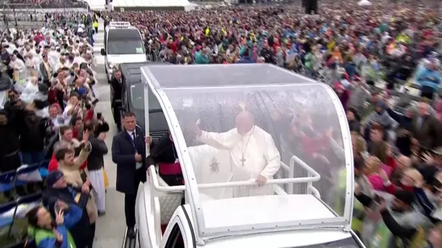 Pope Francis arrives in Phoenix Park