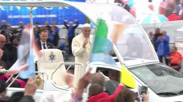 POPE WAVING FROM POPEMOBILE