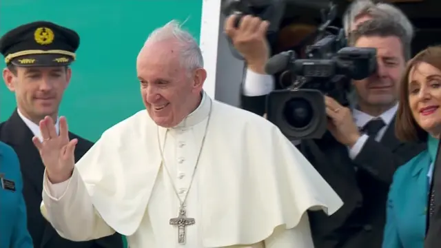 Pope Francis farewell wave