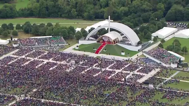 Papal Mass set to begin in Phoenix Park