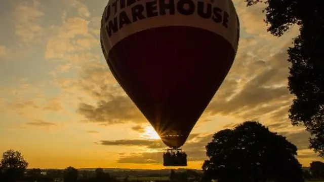 Hot air balloon in Trentham