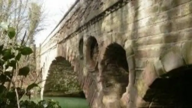 Hampton Court Bridge