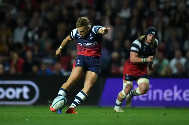 Ian Madigan kicks at goal