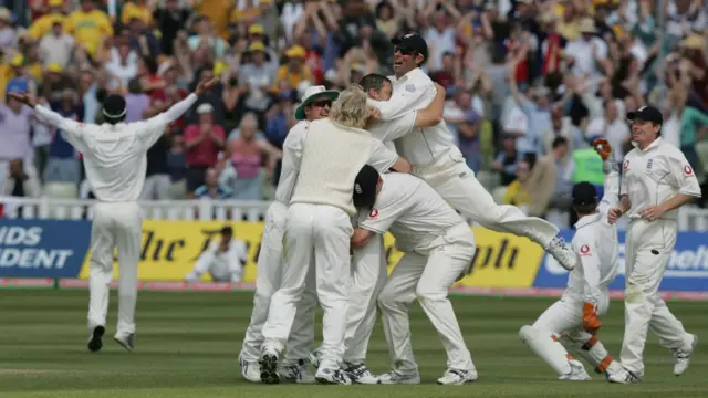 England celebrate win in 2005