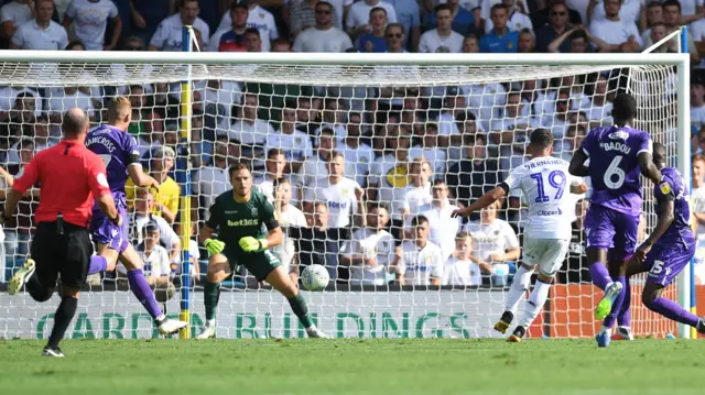 Pablo Hernandez scores for Leeds