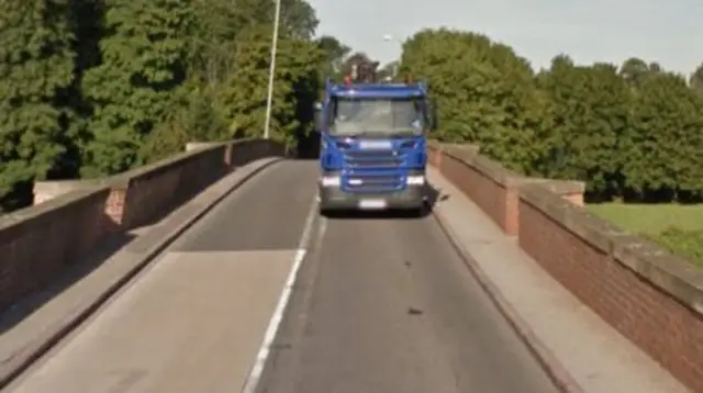 A lorry crossing Kelham bridge on the A617