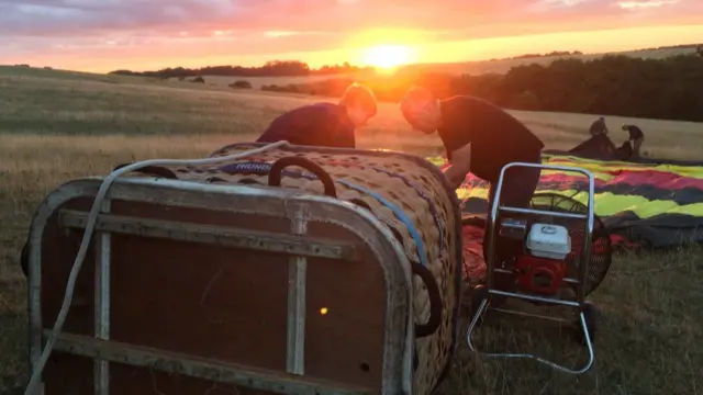 Dominic Bareford preparing his host air balloon