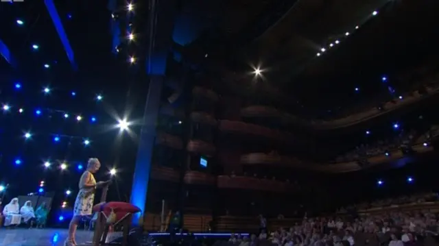 Sonia Edwards yn beirniadu