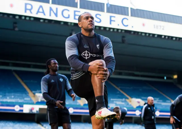 Marcos Tavares warms up at Ibrox