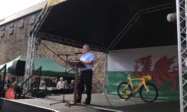 Max Boyce reading his poem written for Geraint on stage at Cardiff Castle