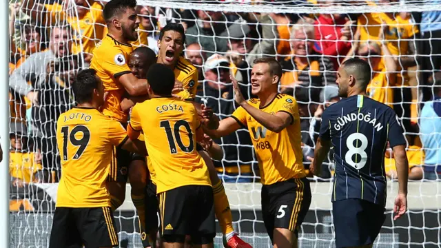 Willy Boly scores for Wolves v man City