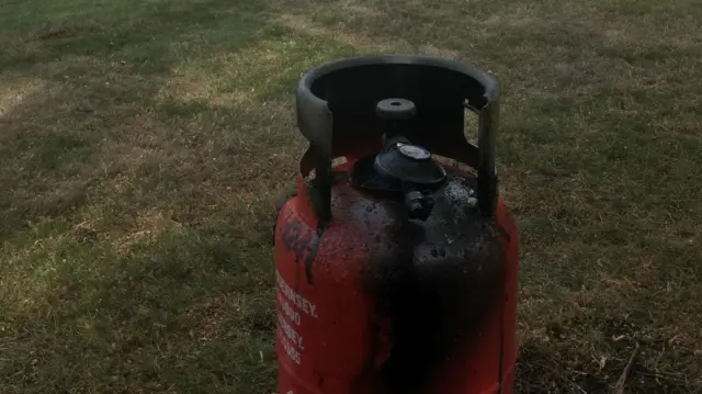 BBQ fire gas canister