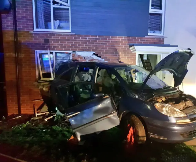 Car hits house in Evesham