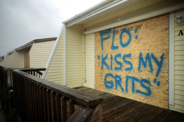 'kiss my grits' sign