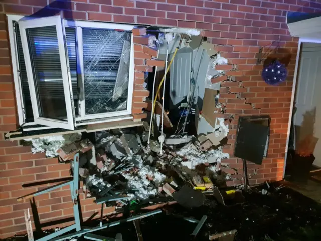 Car hits house in Evesham