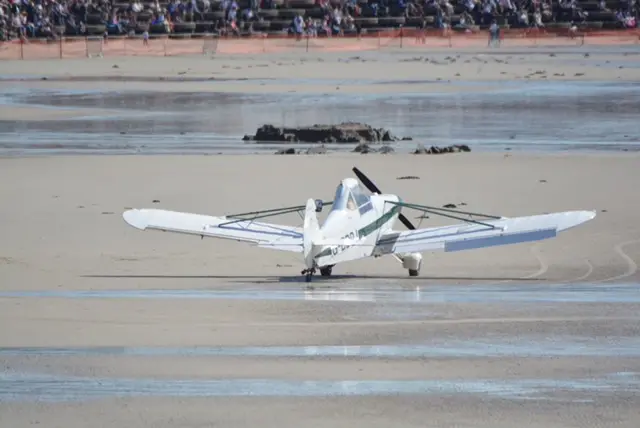 Jersey air display plane landing