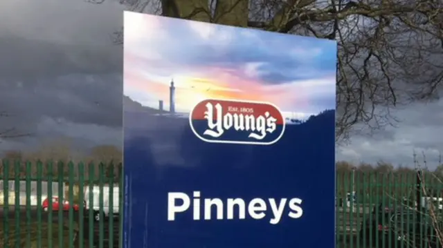 Pinneys sign