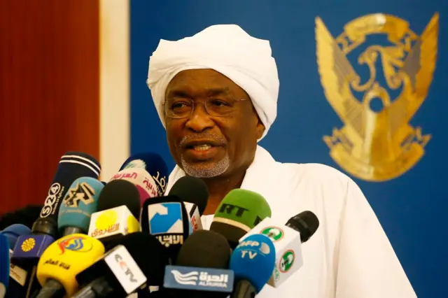 Sudan's newly appointed vice-president Mohamed Osman Yousif Kiber addresses journalists after taking the oath in Khartoum on September 10, 2018