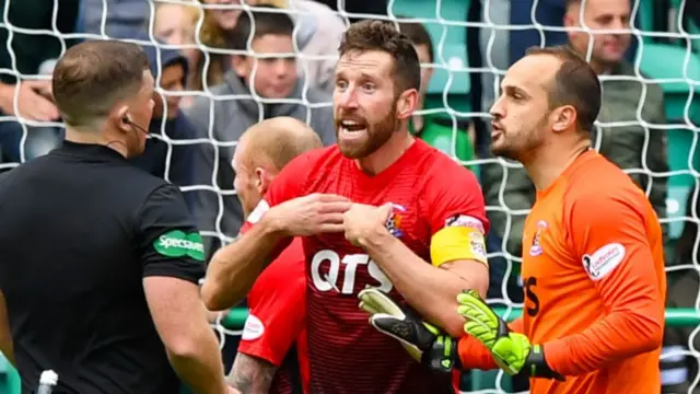 Kirk Broadfoot protests his innocence after Hibs are awarded a penalty