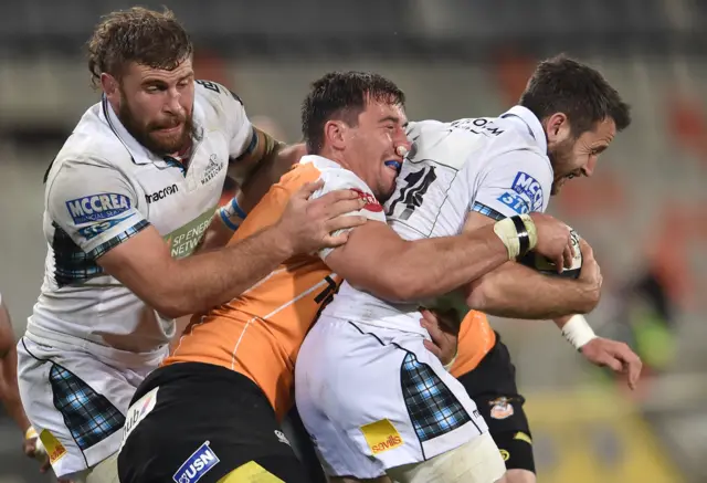 Glasgow Callum Gibbins lends a hand as Tommy Seymour carries the ball