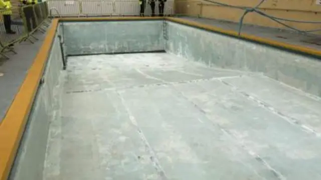 Empty swimming pool