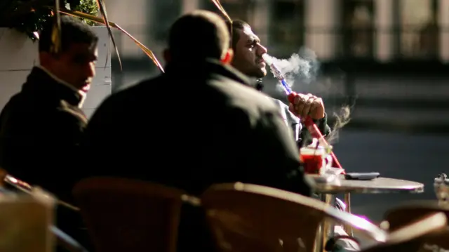 Shisha smokers in London