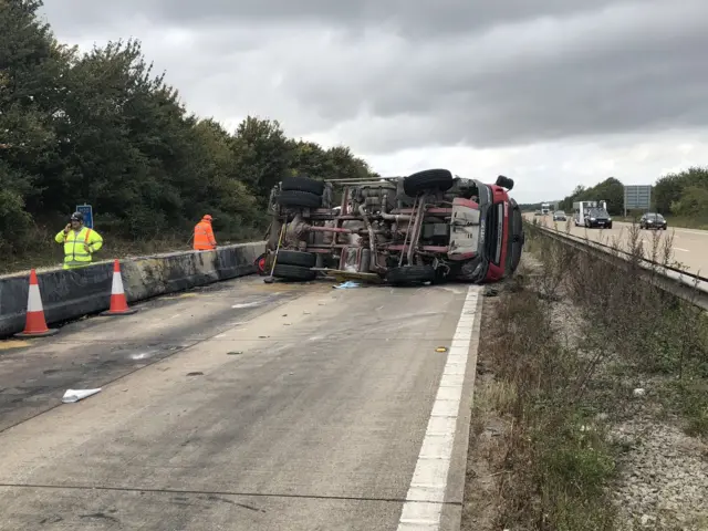 Overturned lorry on M20